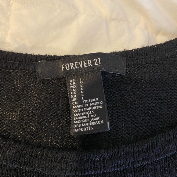 Shoulder Cut-Out Top - Picture 8 of 9